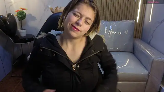 Kitten Cam online show from 04/22/26, 10:17