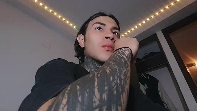 Snapshot of jord4nn__ chatting on 01/23/25, 04:19 jord4nn online show from 01/23/25, 04:19