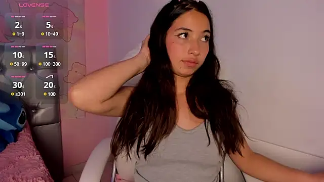 Snapshot of sofia__james chatting on 03/07/25, 12:58 sofia james online show from 03/07/25, 12:58