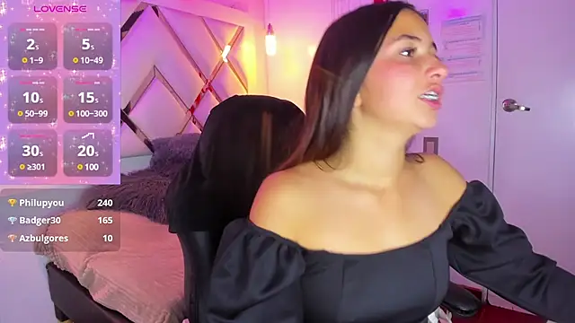 Snapshot of sofia__james chatting on 03/13/25, 01:43 sofia james online show from 03/13/25, 01:43