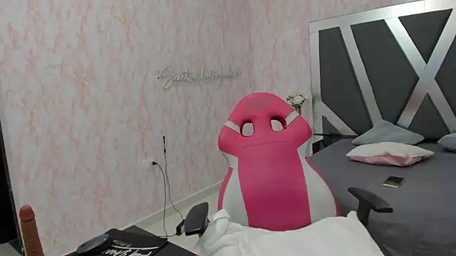 Snapshot of LIA_SWAN_ chatting on 02/23/25, 04:17 LIA SWAN online show from 02/23/25, 04:17