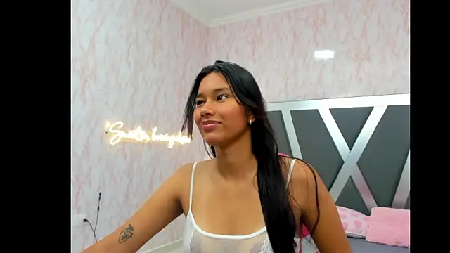 Snapshot of LIA_SWAN_ chatting on 02/24/25, 03:44 LIA SWAN online show from 02/24/25, 03:44