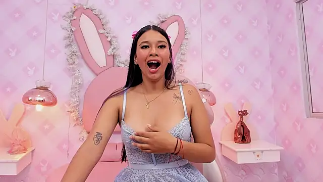 Snapshot of LIA_SWAN_ chatting on 11/25/25, 04:12 LIA SWAN online show from 11/25/25, 04:12