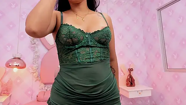 Snapshot of LIA_SWAN_ chatting on 11/28/25, 04:26 LIA SWAN online show from 11/28/25, 04:26