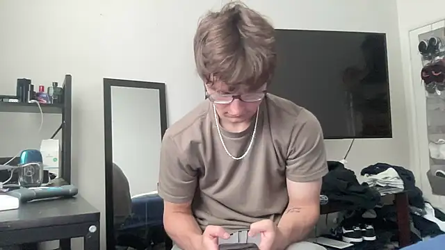 Snapshot of ryan_28747 chatting on 05/04/26, 12:50 ryan 28747 online show from 05/04/26, 12:50