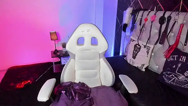 victoria  floyd online show from 04/21/26, 08:34