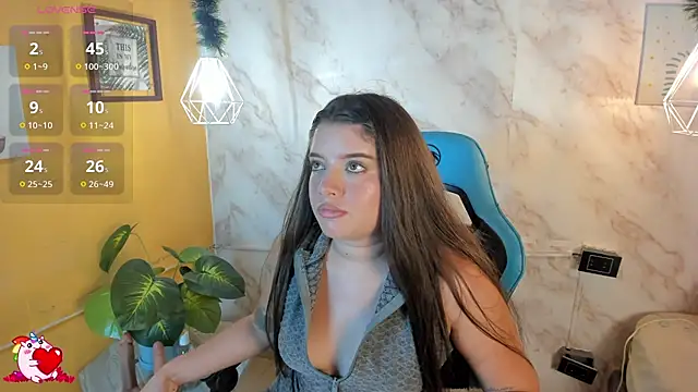 Lia little18 online show from 05/01/26, 08:02