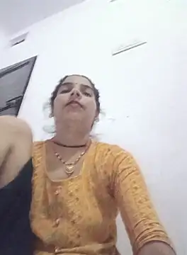 Snapshot of Bina_Bhanot chatting on 09/26/25, 06:56 Bina Bhanot online show from 09/26/25, 06:56