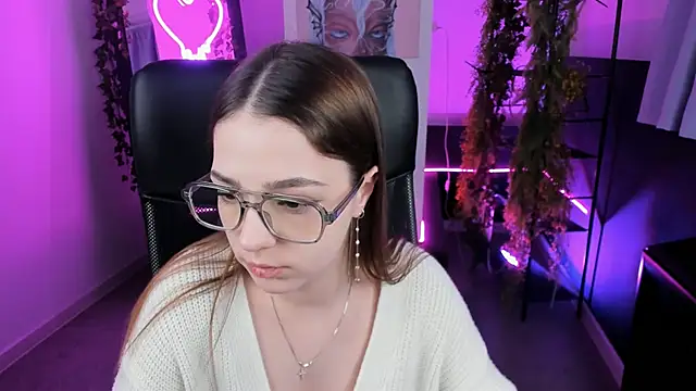 PamBeesly online show from 02/08/25, 08:09