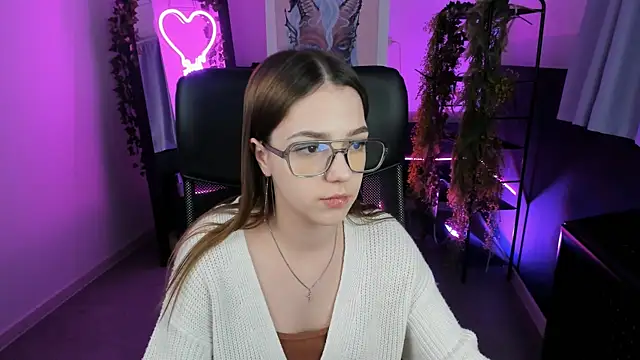 PamBeesly online show from 02/08/25, 02:16