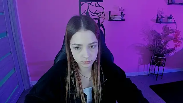 PamBeesly online show from 03/22/25, 02:36