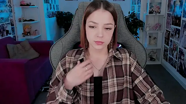 PamBeesly online show from 09/23/25, 09:01