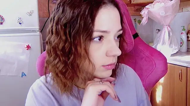 PamBeesly online show from 02/19/26, 09:27