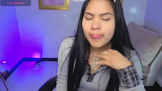 Snapshot of Paulette_v chatting on 06/11/26, 01:09 Paulette v online show from 06/11/26, 01:09