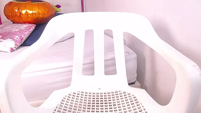 tinyy whore18 online show from 11/04/25, 03:44