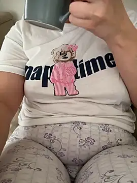 Snapshot of haskadin chatting on 10/24/25, 12:23 haskadin online show from 10/24/25, 12:23