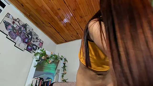 emili clark online show from 03/23/25, 07:31