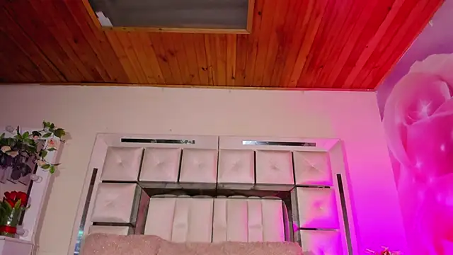 emili clark online show from 09/16/25, 08:26