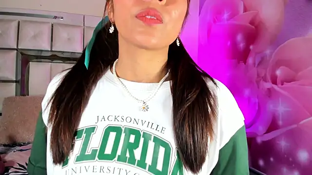 emili clark online show from 10/17/25, 04:37