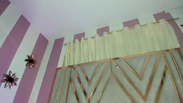 emili clark online show from 11/29/25, 04:32