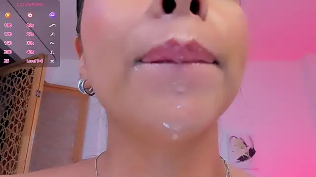 sophierooy22 online show from 10/16/25, 01:17