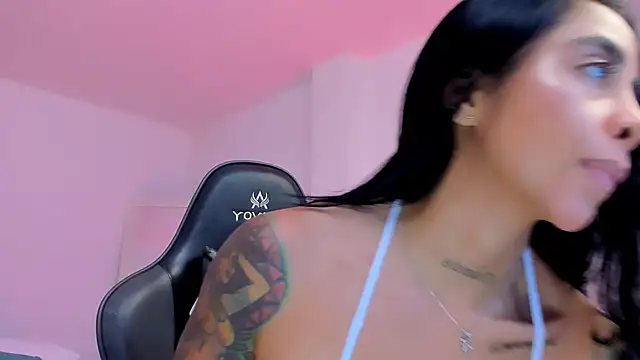 sophierooy22 online show from 04/19/26, 12:43