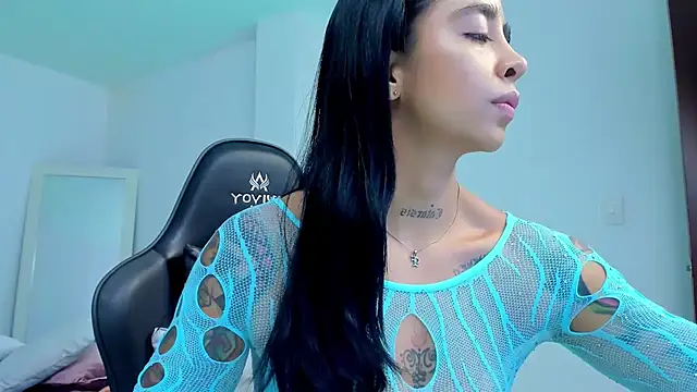 sophierooy22 online show from 04/23/26, 02:30