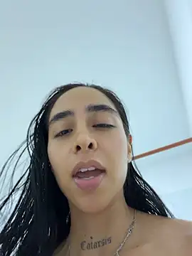 Snapshot of sophierooy22 chatting on 07/19/26, 03:43 sophierooy22 online show from 07/19/26, 03:43