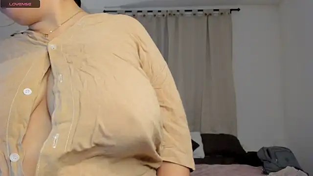 brithany olson25 online show from 10/29/25, 12:02