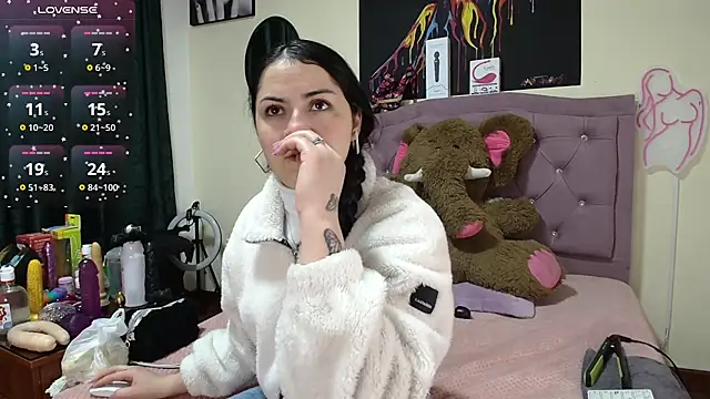 Emmie Hot online show from 09/12/25, 11:54