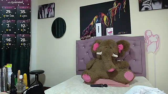 Emmie Hot online show from 09/19/25, 12:17