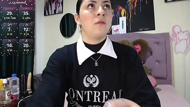 Emmie Hot online show from 10/24/25, 12:01