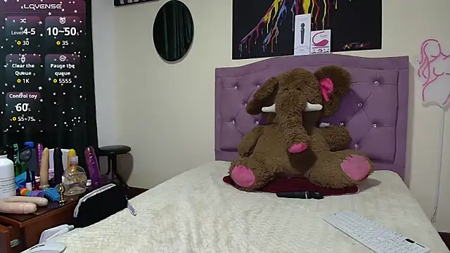 Emmie Hot online show from 03/05/26, 12:01