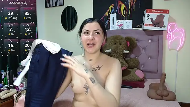 Emmie Hot online show from 06/06/26, 11:59