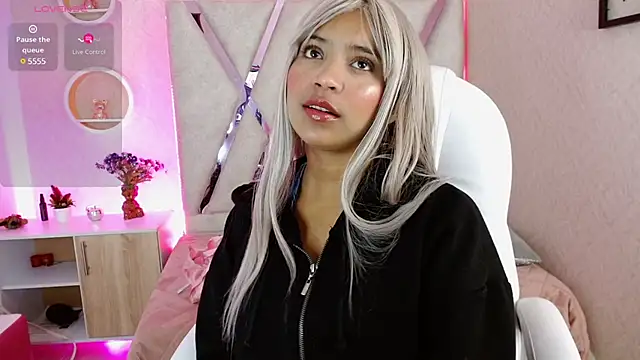 Sophia waalker  1 online show from 01/27/25, 11:00