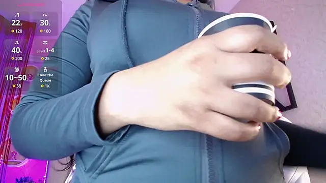 Sophia waalker  1 online show from 02/19/25, 05:49