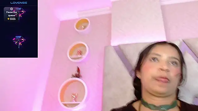 Sophia waalker  1 online show from 03/08/25, 08:03