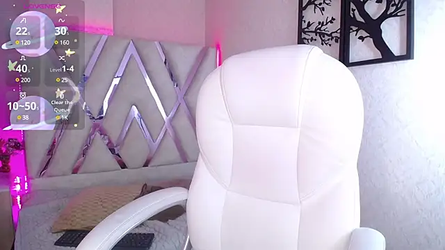 Sophia waalker  1 online show from 03/14/25, 06:18