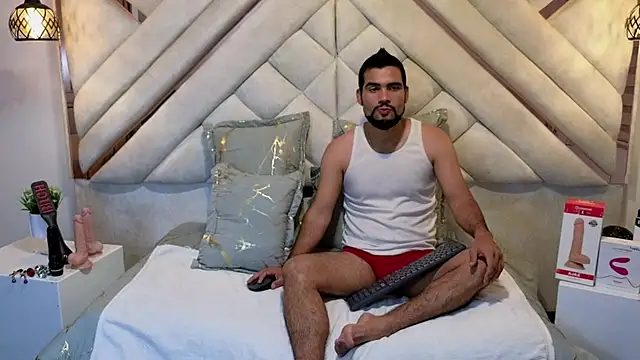 luxurycoupl online show from 02/07/25, 03:34