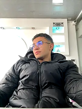 Thonny-becker online show from 10/12/25, 04:06