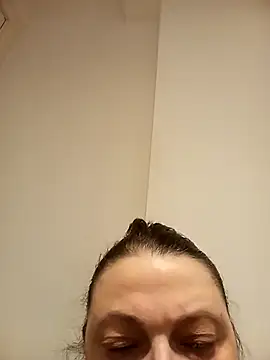 HotHornyEmmaX online show from 12/15/25, 07:56