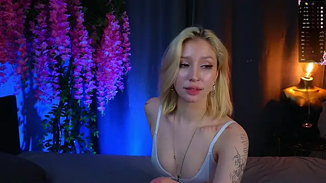 Snapshot of SallyCha chatting on 02/20/25, 02:40 SallyCha online show from 02/20/25, 02:40