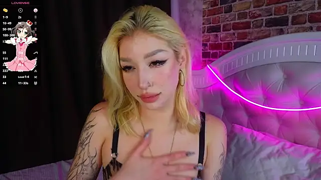 Snapshot of SallyCha chatting on 10/03/25, 05:15 SallyCha online show from 10/03/25, 05:15