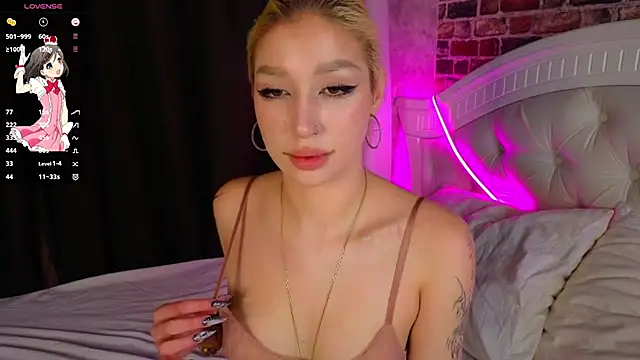 Snapshot of SallyCha chatting on 10/10/25, 05:28 SallyCha online show from 10/10/25, 05:28