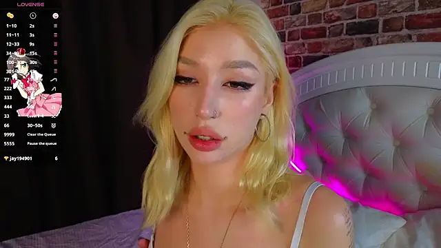 Snapshot of SallyCha chatting on 10/11/25, 06:12 SallyCha online show from 10/11/25, 06:12