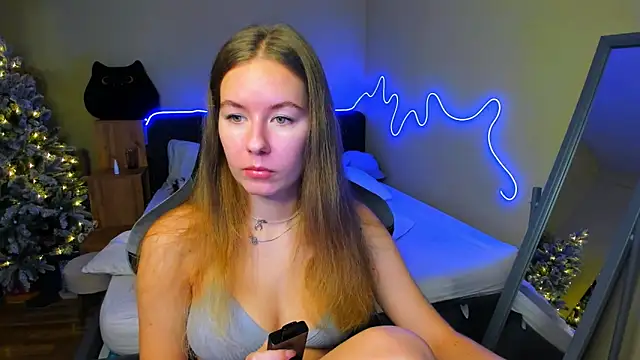 Snapshot of EmilyPaw chatting on 12/16/25, 08:52 EmilyPaw online show from 12/16/25, 08:52