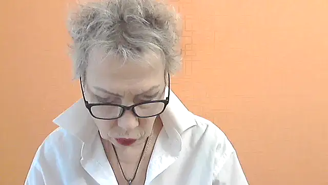 Snapshot of NessyJenixs chatting on 11/18/25, 07:35 NessyJenixs online show from 11/18/25, 07:35