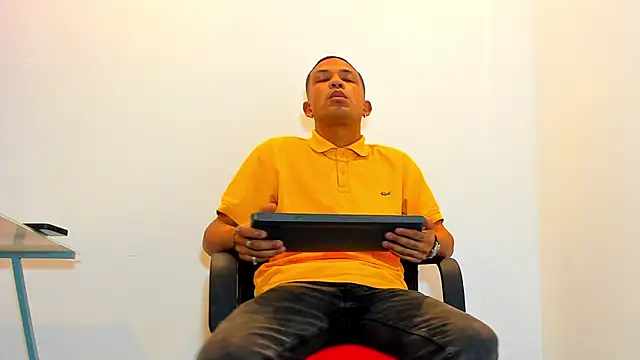 Snapshot of carlos_alber12 chatting on 02/04/25, 02:39 carlos alber12 online show from 02/04/25, 02:39