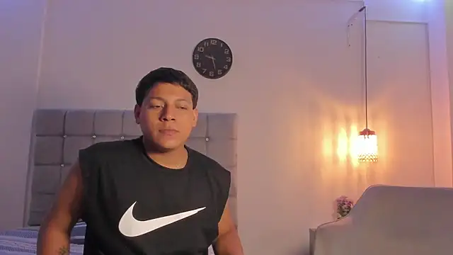 Tylerdrdn online show from 10/26/25, 06:41