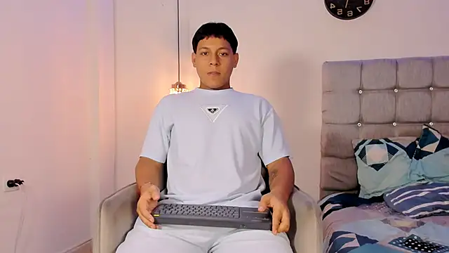 Tylerdrdn online show from 11/09/25, 06:12